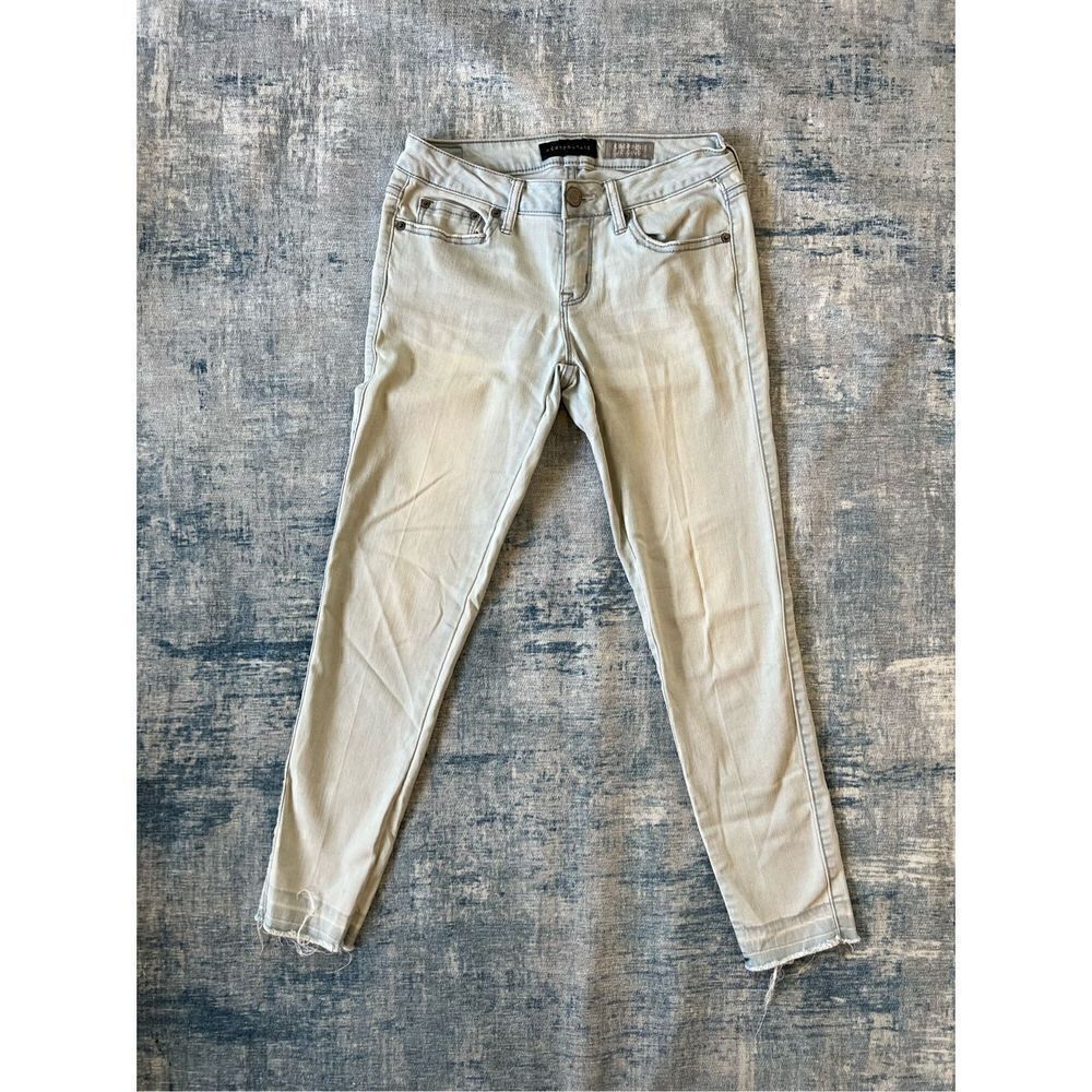 Aeropostale Distressed Pale Wash Cropped Jegging Size 4